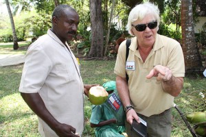 Addy in Kenia kokosnoot